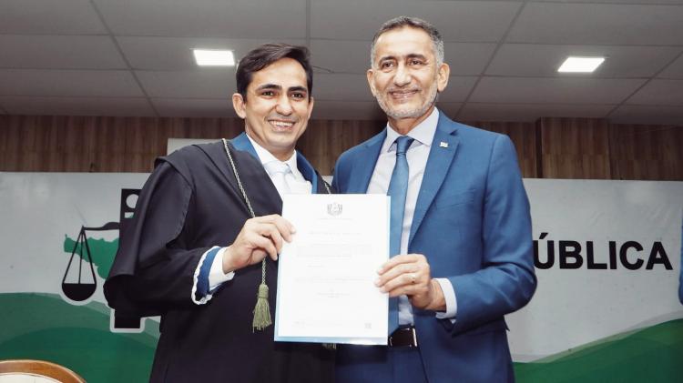 Waldez empossa primeiro defensor público-geral de carreira da DPE