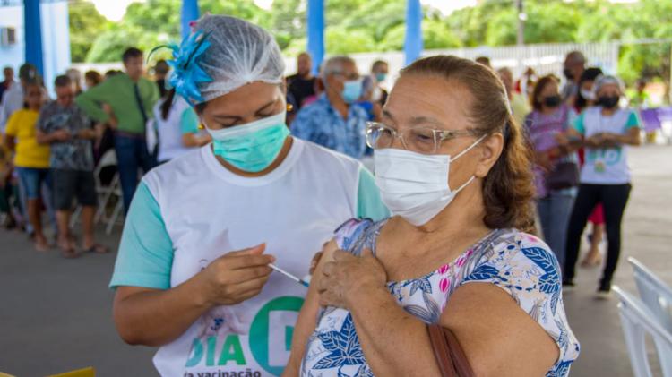 Prefeitura de Macapá inicia vacinação bivalente contra covid-19 com ação de saúde