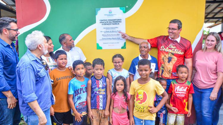 Centro Comunitário e Espaço Família aos moradores do distrito de Abacate da Pedreirav