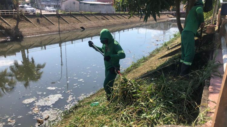 No Beirol, maior canal urbano da cidade recebe limpeza da Prefeitura de Macapá