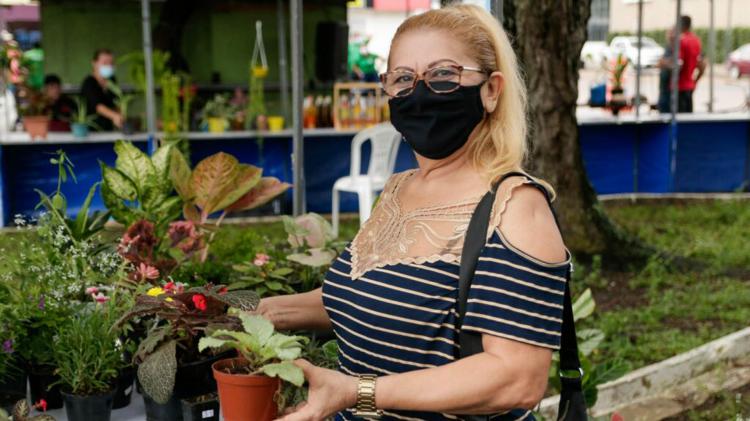 ‘Tem muita variedade de produtos’, diz funcionária pública ao visitar Feira Agricultura e Arte em Macapá