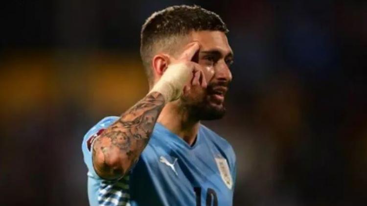 Após brilhar na última Data FIFA, Arrascaeta volta à Seleção com holofotes e tenta manter protagonismo