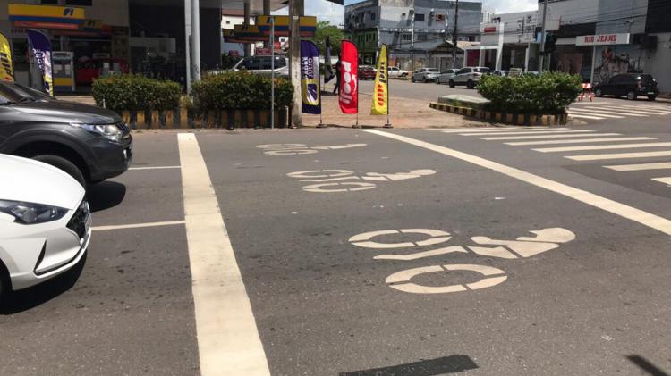 Cruzamentos com semáforos são demarcados pela CTMac com áreas exclusivas para motociclistas