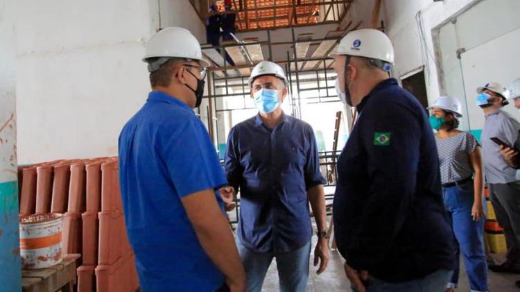 Governador e equipe técnica inspecionam obra de modernização do Centro Arco Íris, que segue para a etapa final