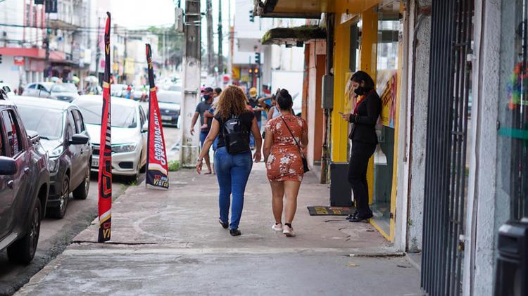 Prefeitura de Macapá orienta empreendedores sobre desobstrução de calçadas