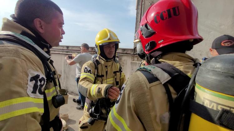 Corpo de Bombeiros realiza simulado de combate a incêndios em ambientes fechados