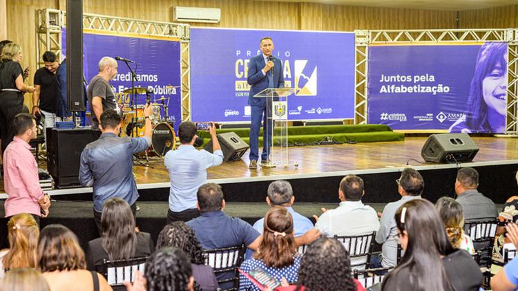 Governo do Amapá premia 20 escolas com os melhores índices de alfabetização