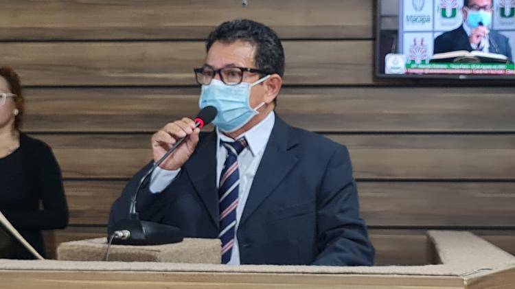 Quadra sintética da praça Chico Noé será chamada de Paulinho Tupinamba