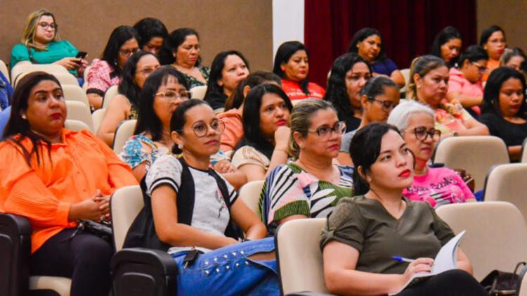 Professores da rede municipal recebem capacitação em educação especial através de parceria com instituição americana