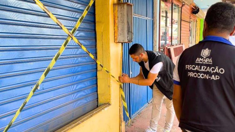 Após denúncia, Procon autua estabelecimento por condições sanitárias inadequadas