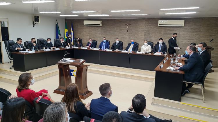 TCE empossa novo conselheiro com indicação da Assembleia Legislativa