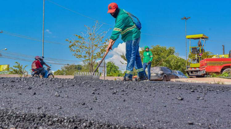 Asfaltamento no bairro Vitória do São Lázaro