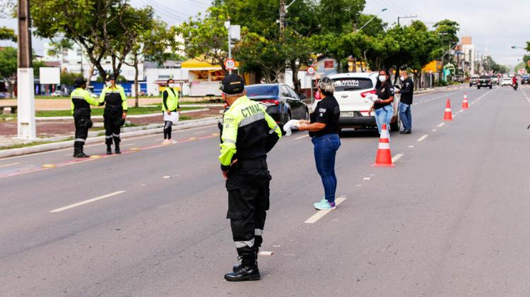 CTMac faz fiscalização de veículos e interdição de ruas e avenidas para as eleições em Macapá