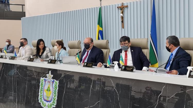 Assembleia Legislativa aprova projeto que garante o abono aos profissionais da educação com emendas