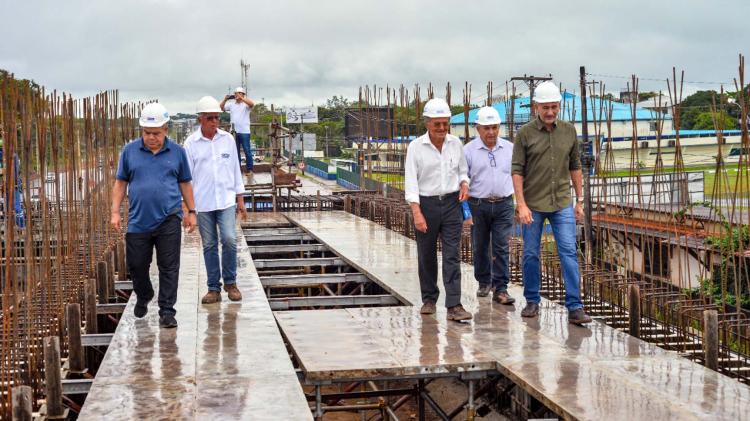 Viaduto da Integração: concretagem de vigas entra na fase final e Estado prepara construção de pistas de rolamento