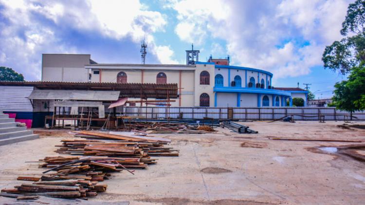 Furlan visita obras em andamento e assina Ordem de Serviço para reconstrução de passarela no bairro Jardim Marco Zero
