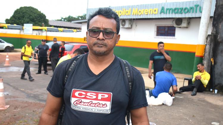 Motoristas de ônibus cogitam a suspensão da paralisação durante assembleia