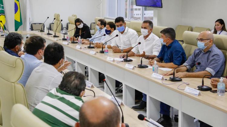 Waldez destaca medidas de proteção à economia durante encontro na Fecomércio