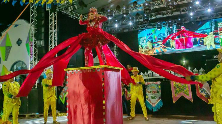 Dez grupos juninos de Macapá encerram apresentações de quadrilhas no 2º dia do ‘Arraiá du Mercado Centrá’