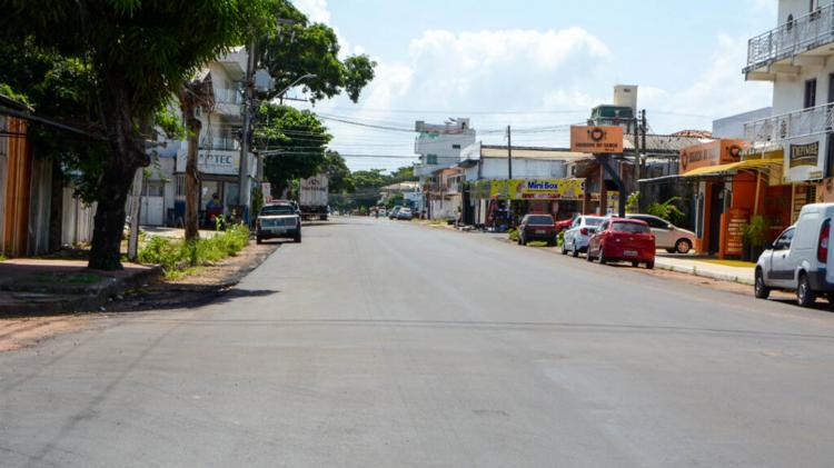 Prefeito visita obras de pavimentação e drenagem em ruas e passarelas de Macapá