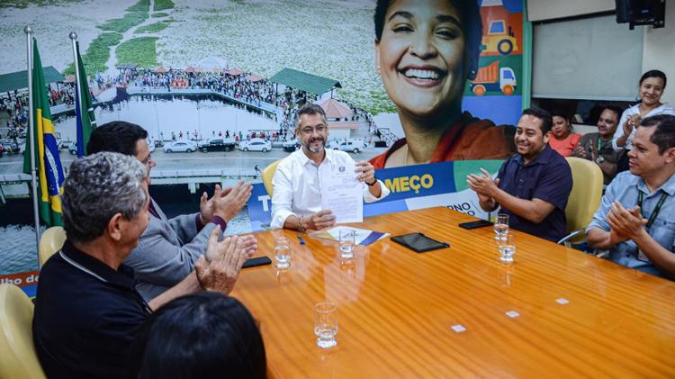 Governador Clécio Luís assina decreto com diretrizes para acelerar o processo de regularização fundiária no Amapá