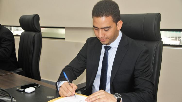 Lorran Barreto indica aquisição de veículo para transporte de agricultores do Pacuí