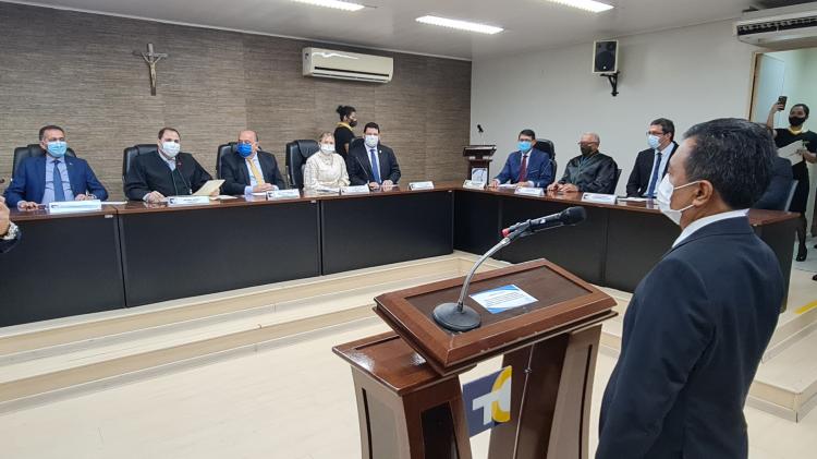 TCE empossa novo conselheiro com indicação da Assembleia Legislativa