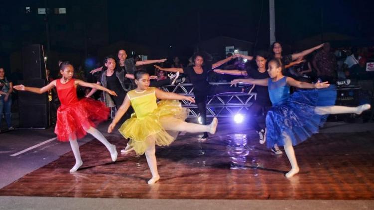 Celebração do Dia Estadual da Dança inicia com apresentações de estilos variados no Conjunto Miracema, em Macapá