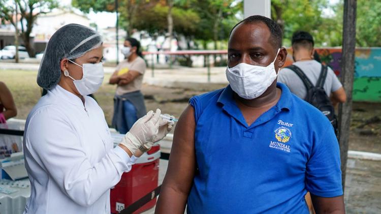 Confira os públicos atendidos com a vacinação contra covid-19 nesta segunda-feira (6)