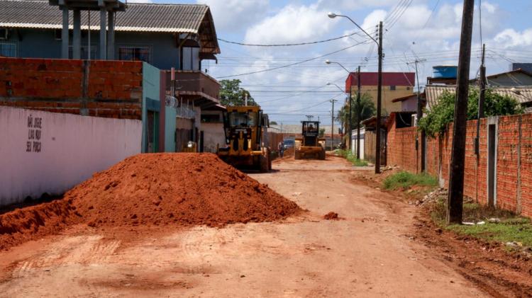 Por que não pode pavimentar ruas em dias de chuva? Saiba como funcionam as obras durante o inverno amazônico
