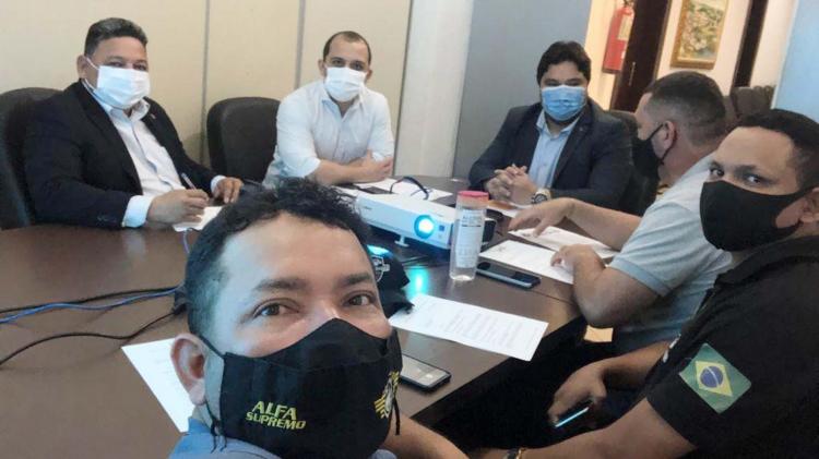 Vereador Cláudio reúne autoridades para discutir setor de transporte