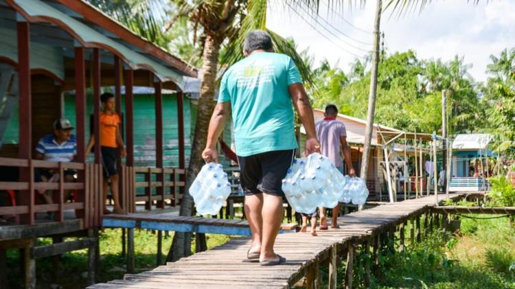 SOS Bailique: Prefeitura de Macapá envia 117 mil litros de água potável às comunidades