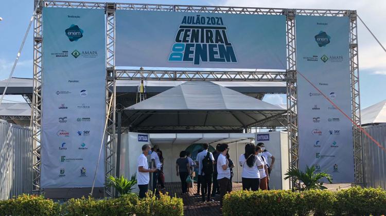 ‘O Aulão da Central do Enem ajuda muito nessa reta final de estudo’, diz aluna