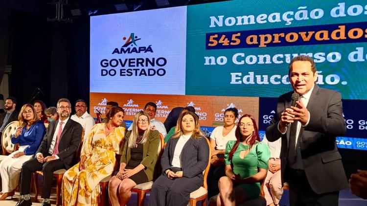 Sob forte emoção, 545 novos servidores da Educação são nomeados pelo Governo do Amapá