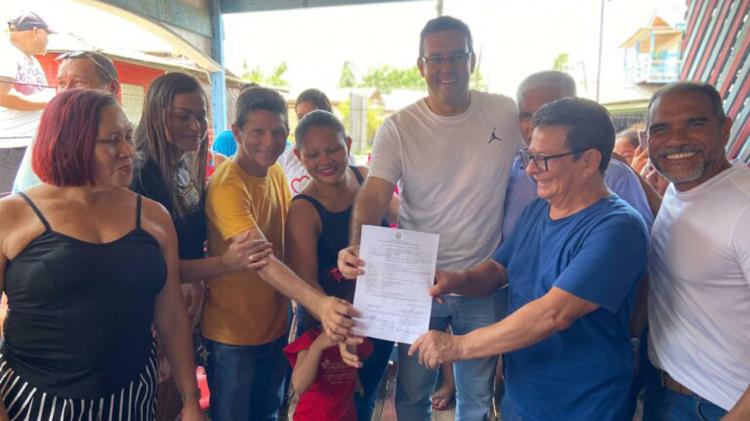 Dr. Furlan entrega passarela no bairro Nova Esperança e assina mais Ordens de Serviços