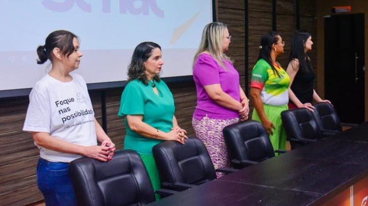 Professores da rede municipal recebem capacitação em educação especial através de parceria com instituição americana