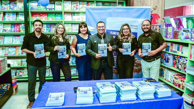 Equipe do Governo do Amapá lança livro sobre estratégias de trabalho em áreas afetadas por enchentes 