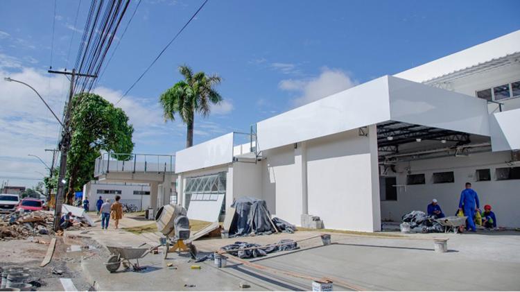 Com gabinete instalado no Hospital de Emergências, Governador Clécio Luís acompanha melhorias no HE