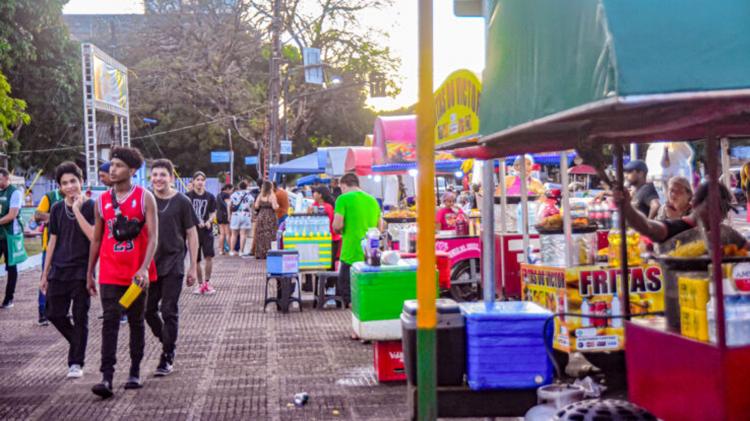 Empreendedores aproveitam o Dia Mundial do Rock para comercializarem produtos e serviços