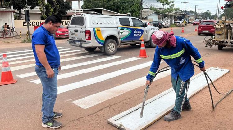 Governo do Amapá inicia serviços de sinalização no Igarapé da Fortaleza, em Santana