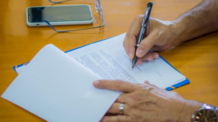 Governo mantém uso facultativo de máscaras e obrigatoriedade em escolas e unidades de saúde