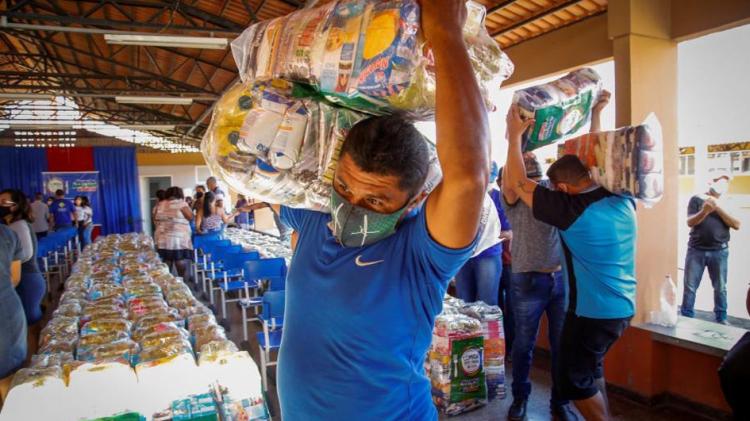 “Vai ajudar no sustento de muita gente”, diz trabalhador contemplado pelo Comida em Casa, em Santana