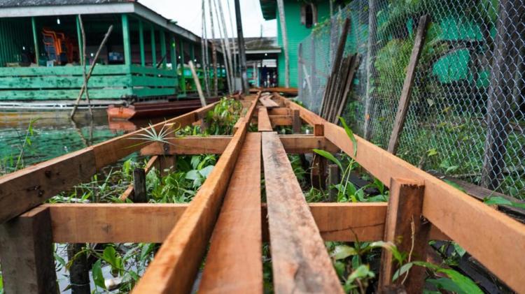 Em Macapá, comunidade Lontra da Pedreira é beneficiada com reconstrução de 750 metros de passarela