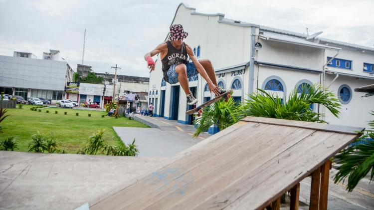 Calçadão do Mercado Central passa a ser ponto para praticantes do skate