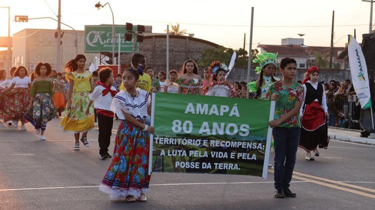 Desfile cívico estudantil é marcado pelo resgate histórico e cultural do `Amapá 80 Anos´