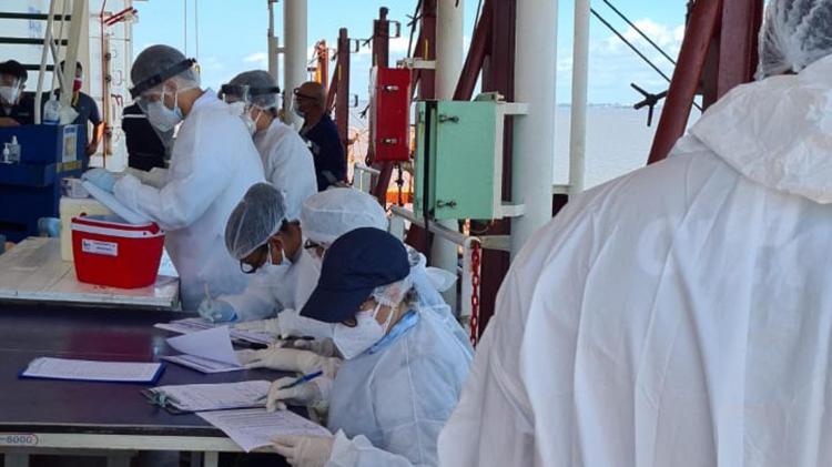 Governo do Amapá confirma oito casos de covid-19 em navio com tripulantes filipinos