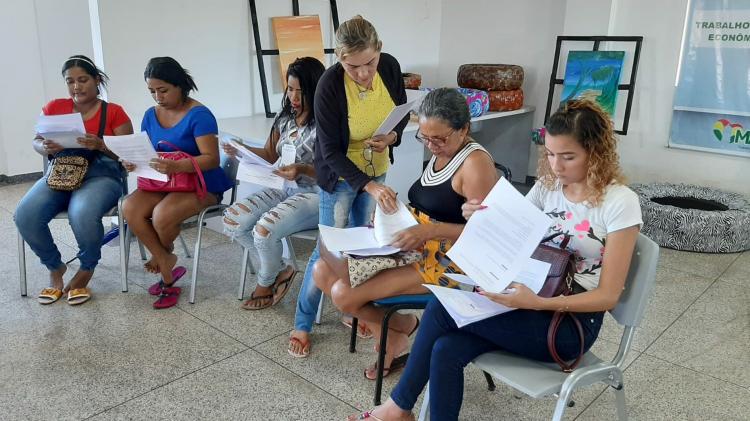 Moradores da zona sul de Macapá participam de curso de cabeleireiro do projeto ‘Despertar’