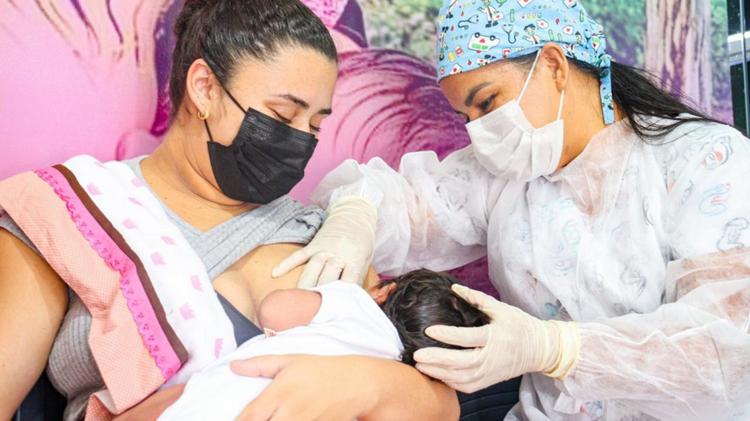 Hospital da Mulher Mãe Luzia orienta sobre os benefícios do aleitamento materno