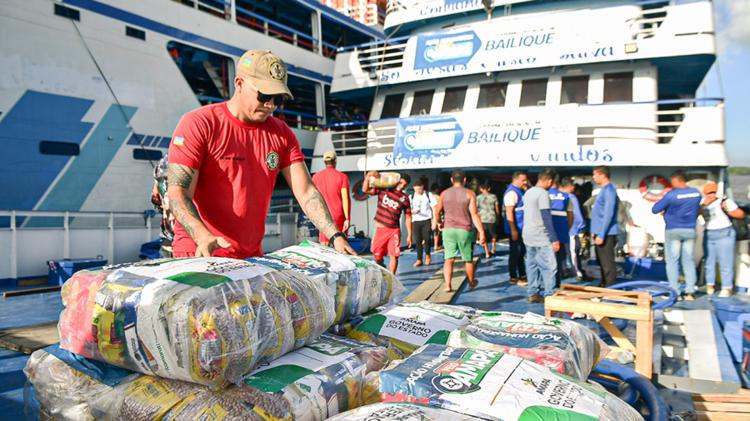 Governador Clécio Luís comanda ação humanitária com entrega de alimentos, água potável