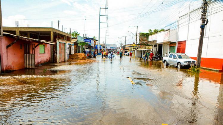 Semsa orienta população sobre risco da água contaminada neste período de fortes chuvas em Macapá